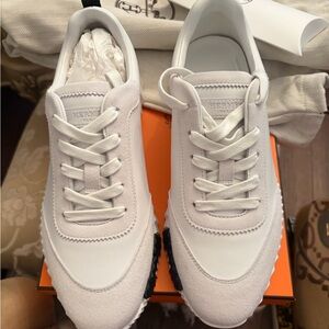 📌📌 Sold sold 📌📌SOLD

Hermes White Athletic Shoes